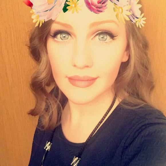 Meet your Posher, Naomi - Picture 1 of 1